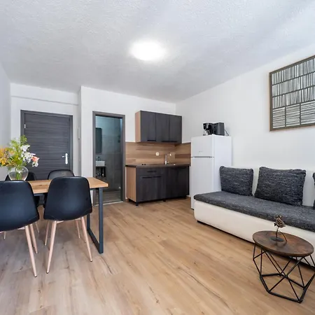 Cozy With Breakfast On Request 1 Apartment Pula