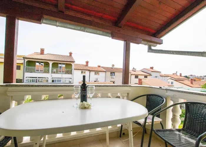 Cozy With Breakfast On Request 1 Apartman Pula