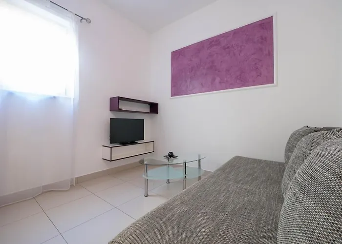 Cozy With Breakfast On Request 1 Apartman Pula