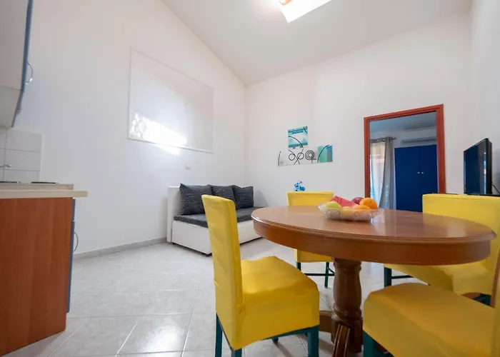 Cozy With Breakfast On Request 1 Apartman Pula