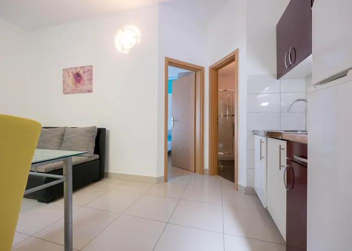 Cozy With Breakfast On Request 1 Apartman Pula