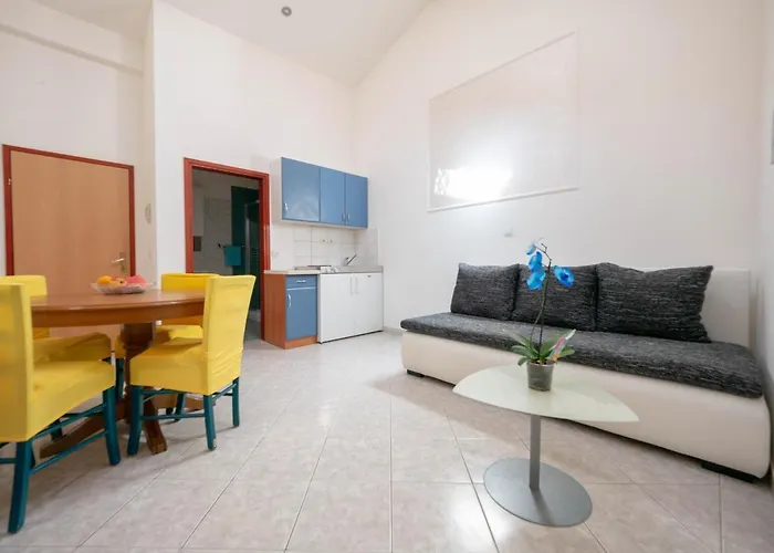 Cozy With Breakfast On Request 1 Apartman Pula