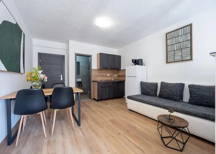 Cozy With Breakfast On Request 1 Apartman Pula