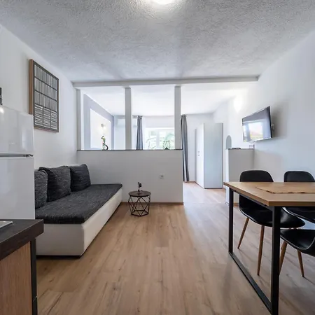 Appartamento Cozy With Breakfast On Request 1